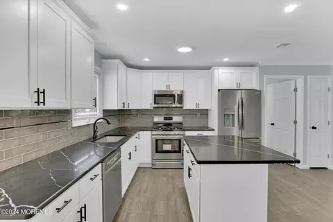 113 Courtshire Dr, Brick, NJ 08723