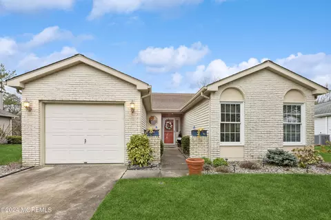 2162 Agincourt Rd, Toms River, NJ 08755