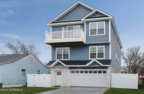 822 10th St, Union Beach, NJ 07735