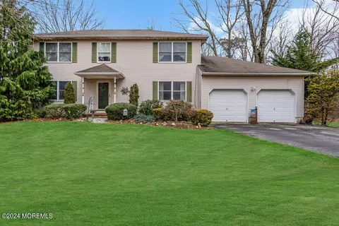 12 Denise Dr, Jackson, NJ 08527