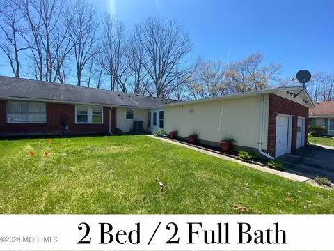 66 Dorchester Dr #B, Lakewood, NJ 08701