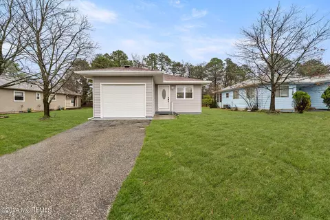818 Jamaica Blvd, Toms River, NJ 08757