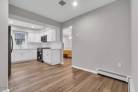 Kitchen - 20 Hampton Dr, Marlboro, NJ 07746 photo 4 of 4