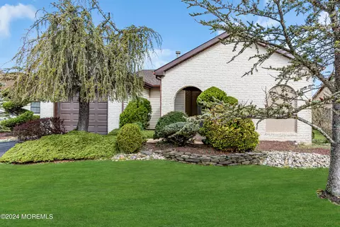 Exterior - 20 Hampton Dr, Marlboro, NJ 07746 photo 1 of 5