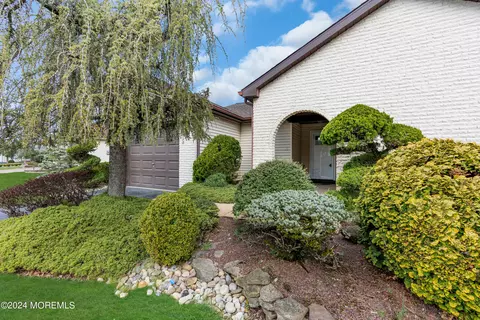 Exterior - 20 Hampton Dr, Marlboro, NJ 07746 photo 2 of 5