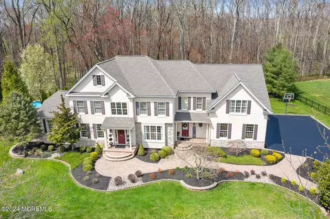 18 Sleepy Hollow Ct, Allentown, NJ 08501