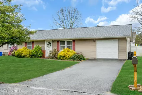 205 Greenwood Ln, Forked River, NJ 08731