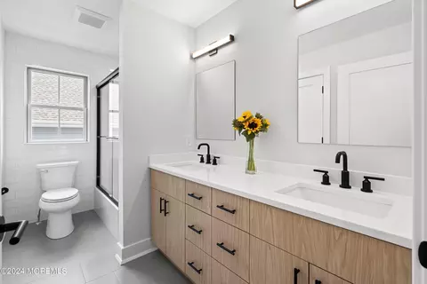 Bath - 624 Cedarcrest Dr, Brielle, NJ 08730 photo 5 of 8