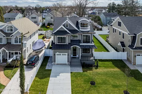 Exterior - 624 Cedarcrest Dr, Brielle, NJ 08730 photo 2 of 8