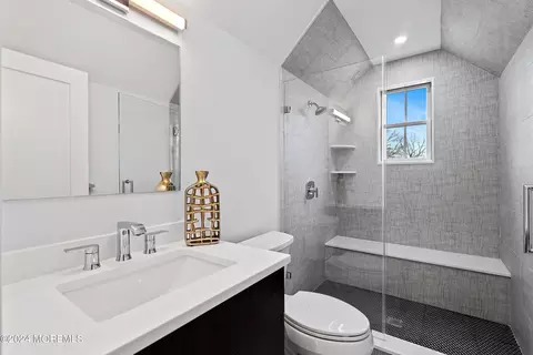 Bath - 624 Cedarcrest Dr, Brielle, NJ 08730 photo 2 of 8