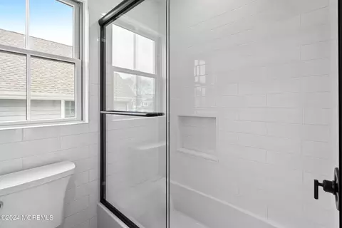 Bath - 624 Cedarcrest Dr, Brielle, NJ 08730 photo 6 of 8
