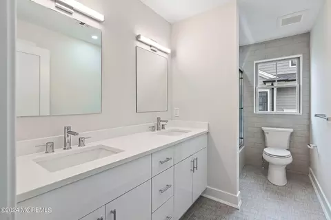 Bath - 626 Cedarcrest Dr, Brielle, NJ 08730 photo 2 of 8