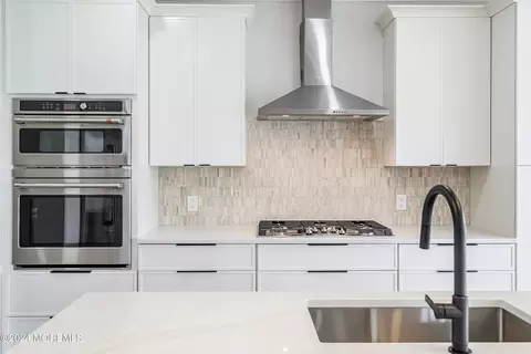 Kitchen - 626 Cedarcrest Dr, Brielle, NJ 08730 photo 5 of 6