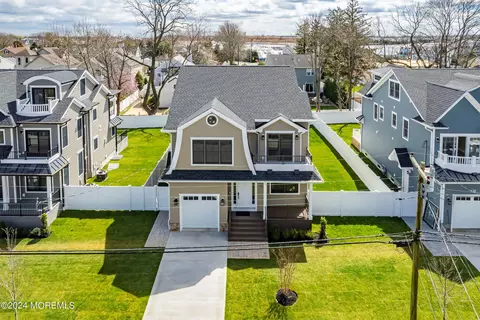 Exterior - 626 Cedarcrest Dr, Brielle, NJ 08730 photo 2 of 7
