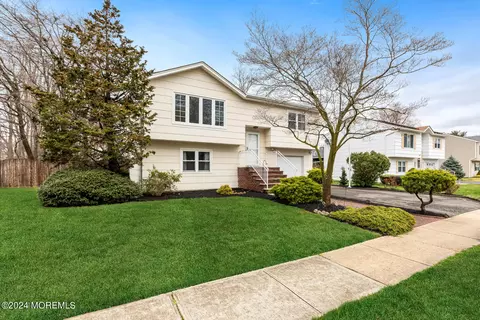 12 Bunkerhill Rd, Hazlet, NJ 07730