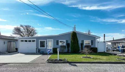 5 W Dory Dr, Little Egg Harbor, NJ 08087