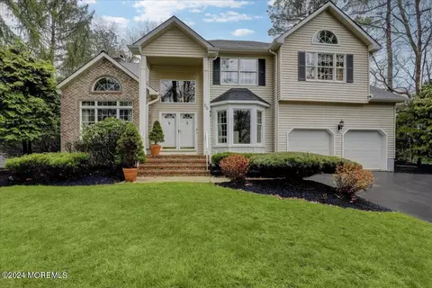 56 Jeanine Ct, Manalapan, NJ 07726