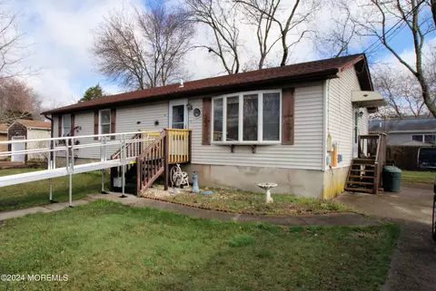 91 Ocean Ave, Waretown, NJ 08758