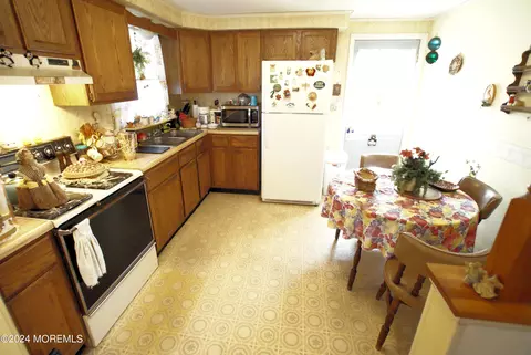 Kitchen - 91 Ocean Ave, Waretown, NJ 08758 photo 1 of 1