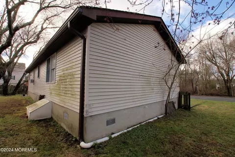 Exterior - 91 Ocean Ave, Waretown, NJ 08758 photo 4 of 4