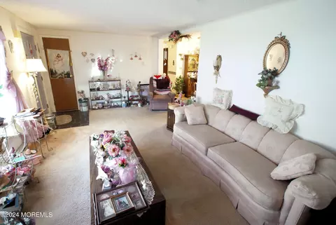 Living - 91 Ocean Ave, Waretown, NJ 08758 photo 2 of 4
