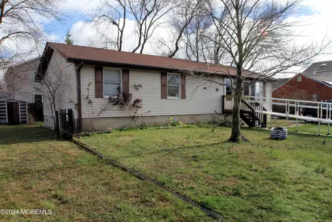 Exterior - 91 Ocean Ave, Waretown, NJ 08758 photo 2 of 4