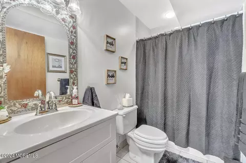 Bath - 20 Sheldon Ave, Brick, NJ 08723 photo 1 of 4