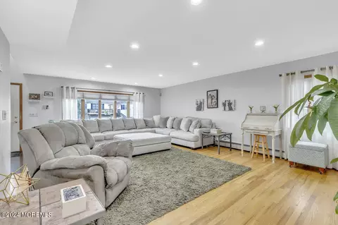 Living - 20 Sheldon Ave, Brick, NJ 08723 photo 2 of 8