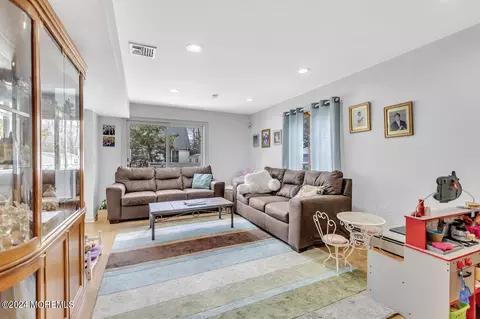 Living - 20 Sheldon Ave, Brick, NJ 08723 photo 4 of 8