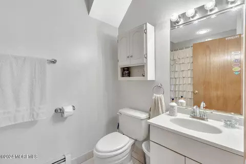 Bath - 20 Sheldon Ave, Brick, NJ 08723 photo 3 of 4