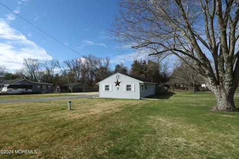 30 Walnut St, Little Egg Harbor, NJ 08087