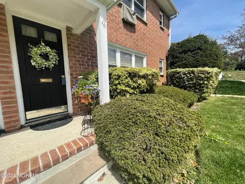 1 King James Ln, Atlantic Highlands, NJ 07716