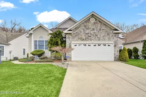 37 Spyglass Dr, Jackson, NJ 08527