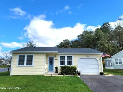 11 Greenmeadow Ln #72, Whiting, NJ 08759