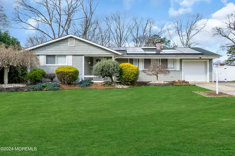72 Mount Ln, Toms River, NJ 08753