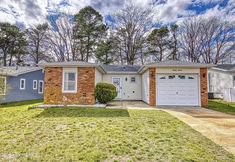 27 Kent Dr, Brick, NJ 08723