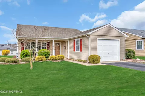 20 Edgeware Pl, Manchester, NJ 08759