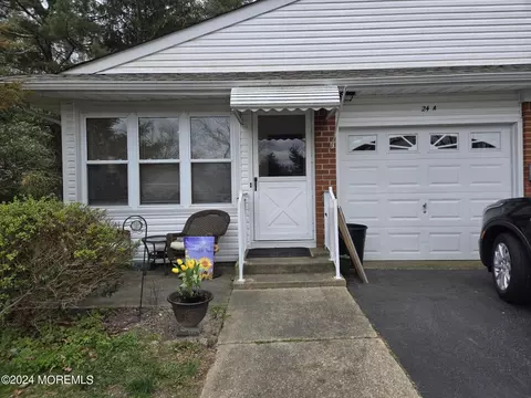 24 Snowberry Ln #A, Whiting, NJ 08759