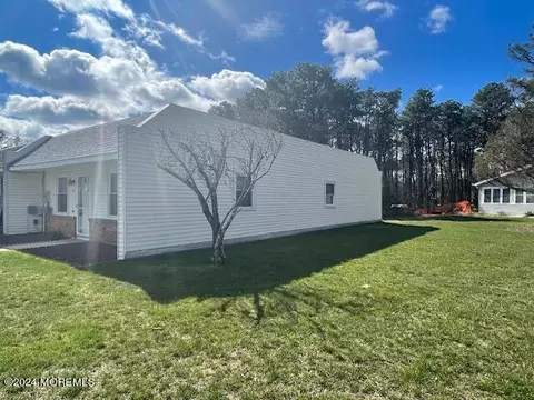 2 Regent Cir, Brick, NJ 08723 photo 3