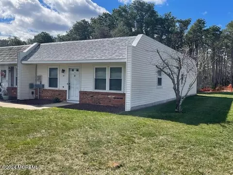 2 Regent Cir, Brick, NJ 08723