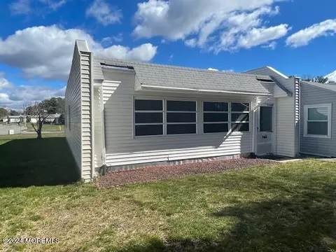 2 Regent Cir, Brick, NJ 08723 photo 4