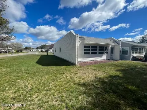 2 Regent Cir, Brick, NJ 08723 photo 5