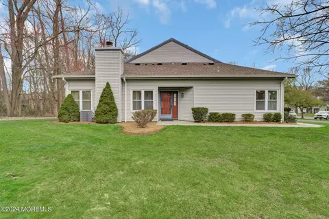 341 Sunshine Ct, Englishtown, NJ 07726