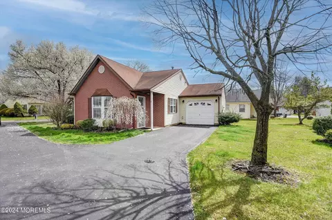 8 Edgeware Close #1000, Freehold, NJ 07728