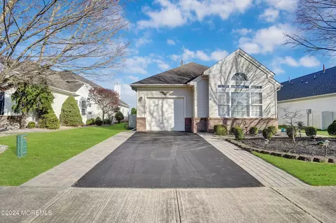 19 Arcadia Dr, Manchester, NJ 08759