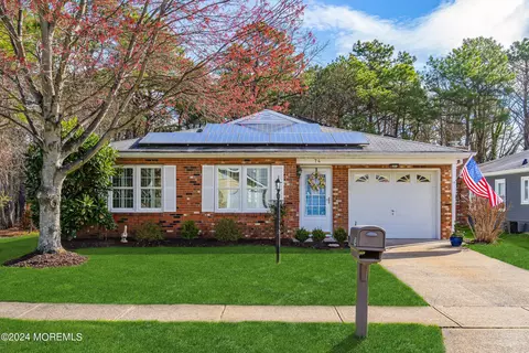 74 Meadowbrook Rd, Brick, NJ 08724