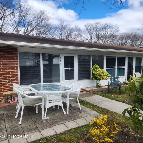 475 Thornbury Ct #B, Lakewood, NJ 08701