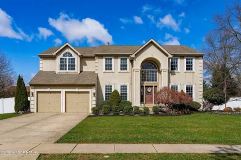 4 Parry Dr, Hainesport, NJ 08036