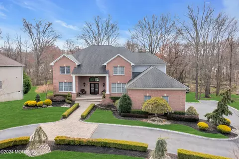 21 Kipling Way, Manalapan, NJ 07726