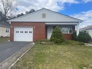 3 Bakoua Ct, Toms River, NJ 08757